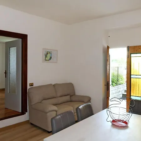 Holiday home Locazione Turistica Giardino Vista Lago - Dma369 *