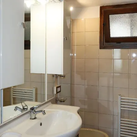 Holiday home Locazione Turistica Giardino Vista Lago - Dma369